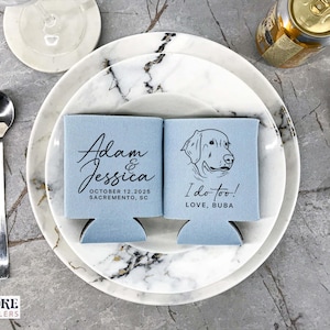 Ilustração personalizada de animal de estimação - coolers de casamento, mangas para bebidas de casamento, coolers de latas personalizados, lembrancinhas de casamento, porta-cerveja