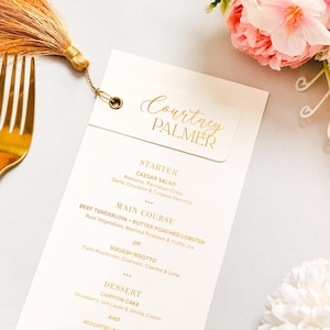 Gepersonaliseerd trouwmenu - menu met plaatskaartjes, menukaart wit en goud, foliedrukmenu, trouwbedankjes voor gasten, menu aangepast papier