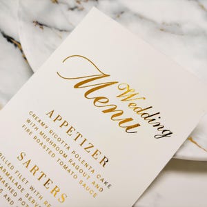 ゴールドウェディングメニュー - 印刷メニュー、パーソナライズメニュー、ウェディングメニュー、金箔、紙メニュー