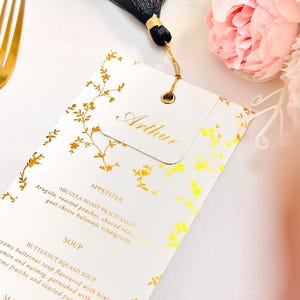 Menu weselne z frędzlami - spersonalizowane menu weselne, menu dla gości, dekoracje stołów, dekoracje weselne, złote menu, srebrne menu, menu papierowe