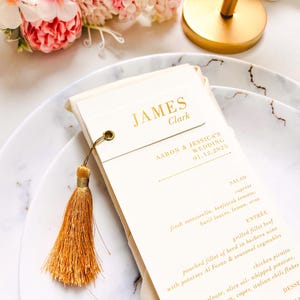 Personalisiertes Papiermenü - Benutzerdefiniertes weißes Menü, Weiß- und Gold-Menü, personalisiertes Menü mit Tischkarten, personalisiertes Hochzeitsgeschenk