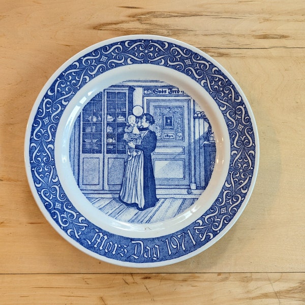 Mother's Day Plate 1971, Blue and White Rorstrand Mors Dag 1971 Mother's Day Collectible Plate Sweden