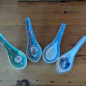 Vintage Chinese Porcelain Soup Spoons Set of 4, Chinese Rice Spoons, Famille Rose Antique Spoon, Handpainted Porcelain Oriental Spoons
