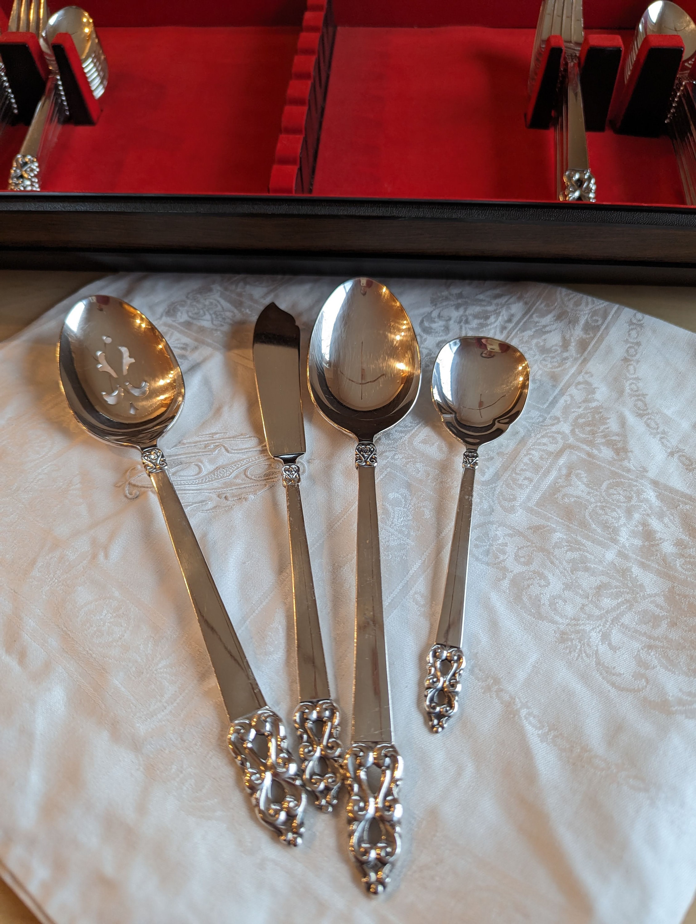 Rogers Bros Silverware 53 Pieces King Frederick Royal Empress 1969