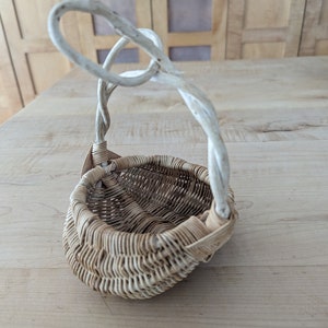 Mini Vintage Basket, Twisted Willow Handle Buttocks Weave Basket, Small Handwoven Basket