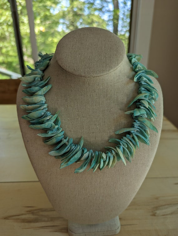 Vintage Turquoise Colored Shell Necklace 17 3/4"