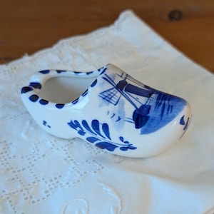 Vintage Delf Windmill Dutch Hand Painted Shoe, Vintage Delft Holland Handpainted Blue Dutch Shoe Clog Ashtray