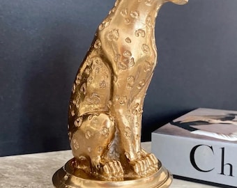 Gold Puma Statue: Minimalist Polyester Animal Sculpture (20x9 cm)