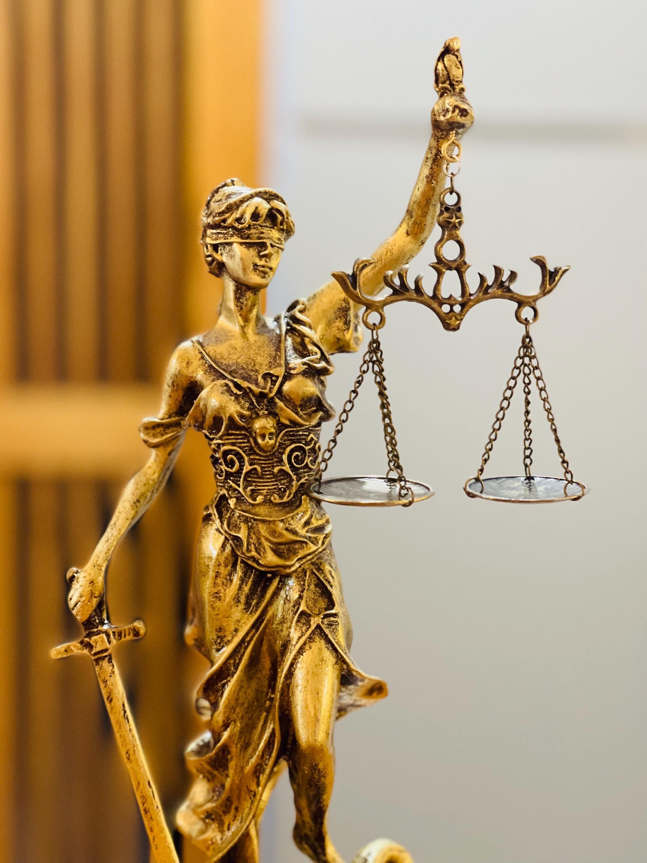 手作りの正義の女神像：剣と天秤を持つ目隠しの女神 - Etsy 日本