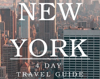 Op de afbeelding: Een panoramisch uitzicht op de skyline van New York City met het Empire State Building in het midden. De tekst "NEW YORK 4 DAY TRAVEL GUIDE Roadwehtravel.com" is over de afbeelding gelegd.