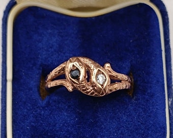 A dainty Antique 8ct Gold Double Snake Ring