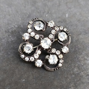 An Antique Silver Paste Brooch