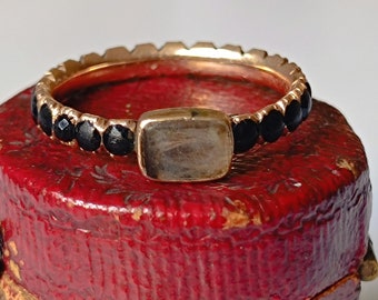 Antique 9ct Gold Georgian Jet Eternity band with an Compartement