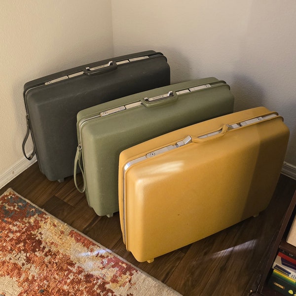 Vintage Samsonite Hard Shell Vinyl Suitcase