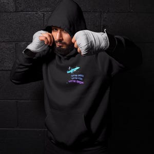 Moletom com capuz On Top Karan Aujla | Utte Dekh Punjabi Song Merch | Moletom com capuz Desi Streetwear | Design frontal e traseiro | Presente unissex para ele/ela