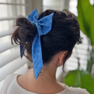 Blue dots hair bow image 4