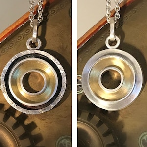 TWO FACES. Pendant made of 750 gold and 925 silver, necklace