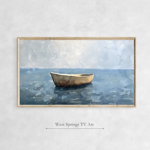Könnte beinhalten: Ein Gemälde eines kleinen Holzboots, das auf einem ruhigen blauen Meer treibt. Der Himmel ist hellblau mit weißen Wolken. Das Gemälde ist in einem hellen Holzrahmen gerahmt.
