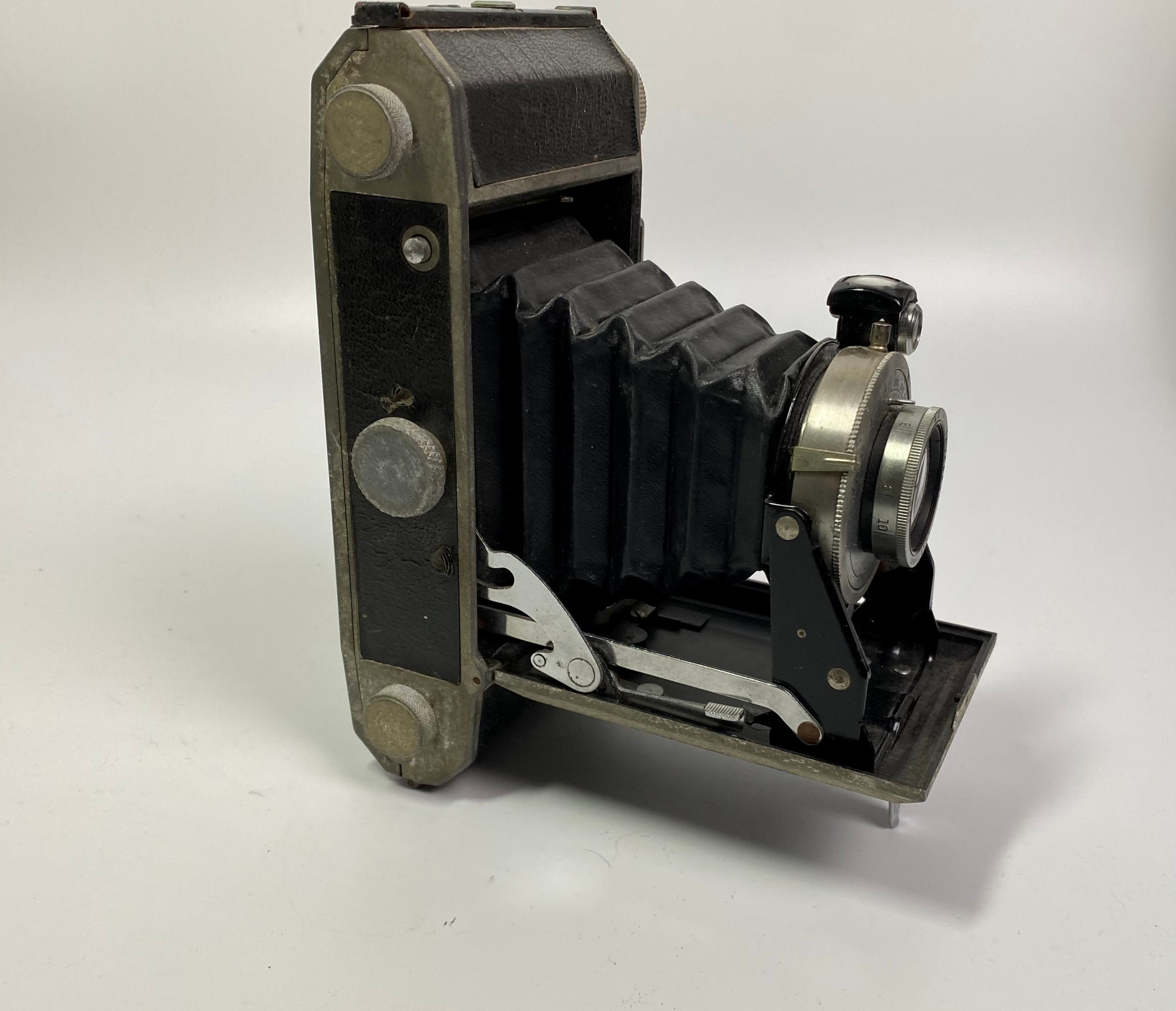 1948 Roamer II Camera, Folding Camera Uses 120 Film or 620 Film, a Bit Rough but Works Etsy