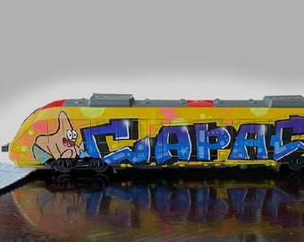 Train miniature peint personnalisé avec votre nom !
