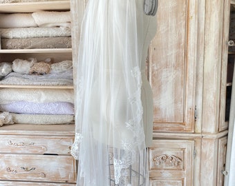 White floral lace wedding ivory veil single tier bridal mantilla wedding accessory veil romantic lace classic waltz length wedding veil