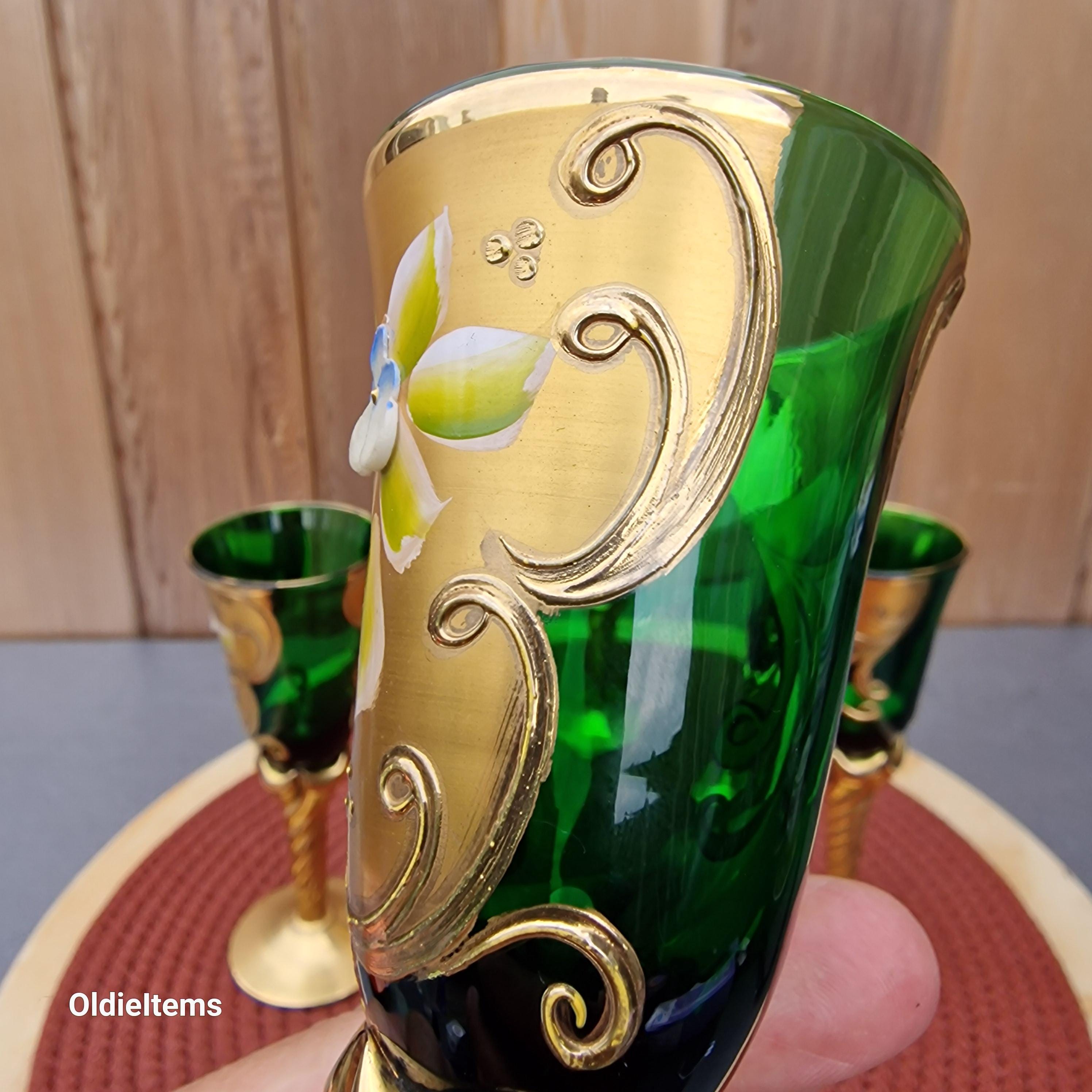 金箔押しムラーノワイングラス：グリーン＆ゴールドの花柄エンボス加工