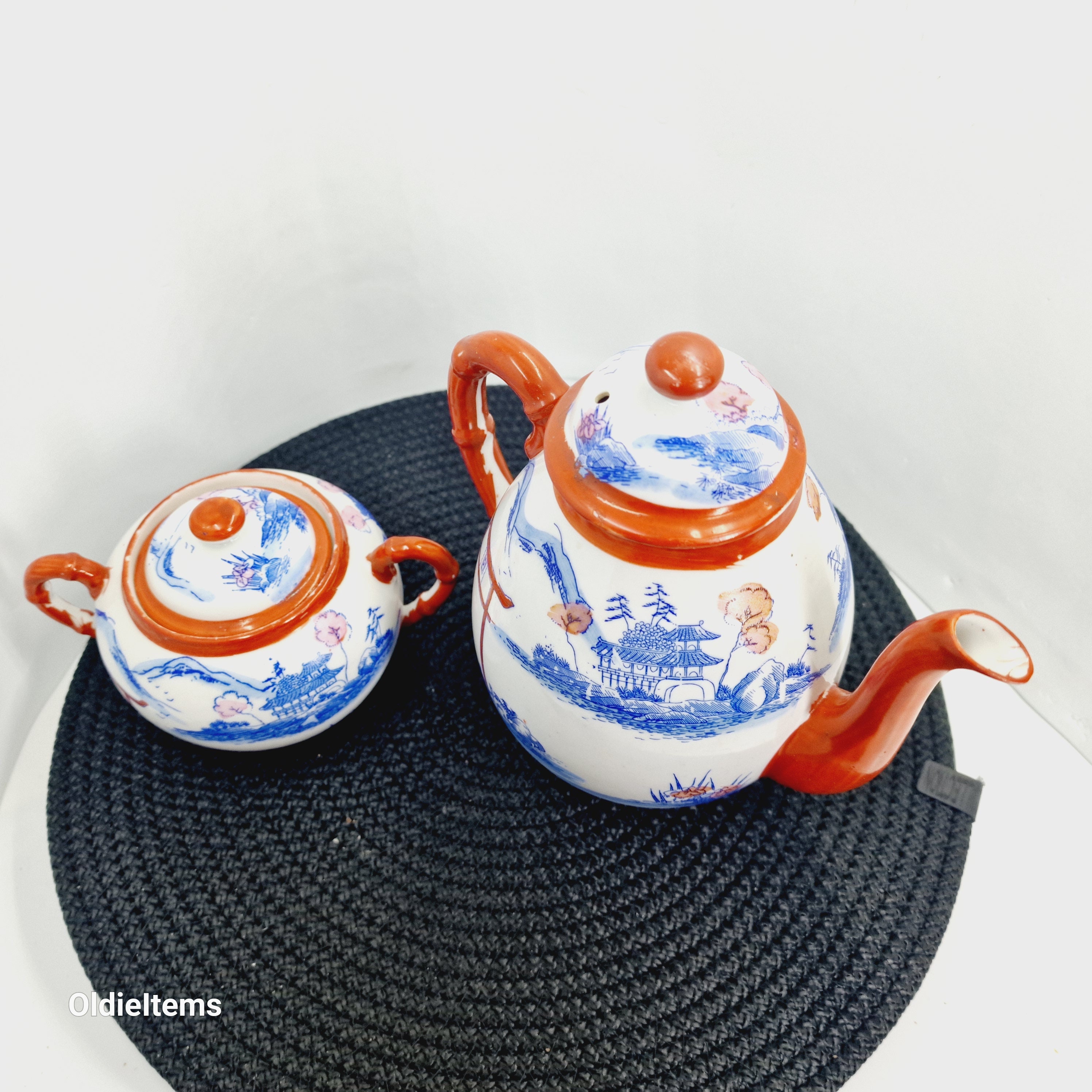 ヴィンテージ九谷焼ティーポットとキャンディジャーセット：青銅の海と