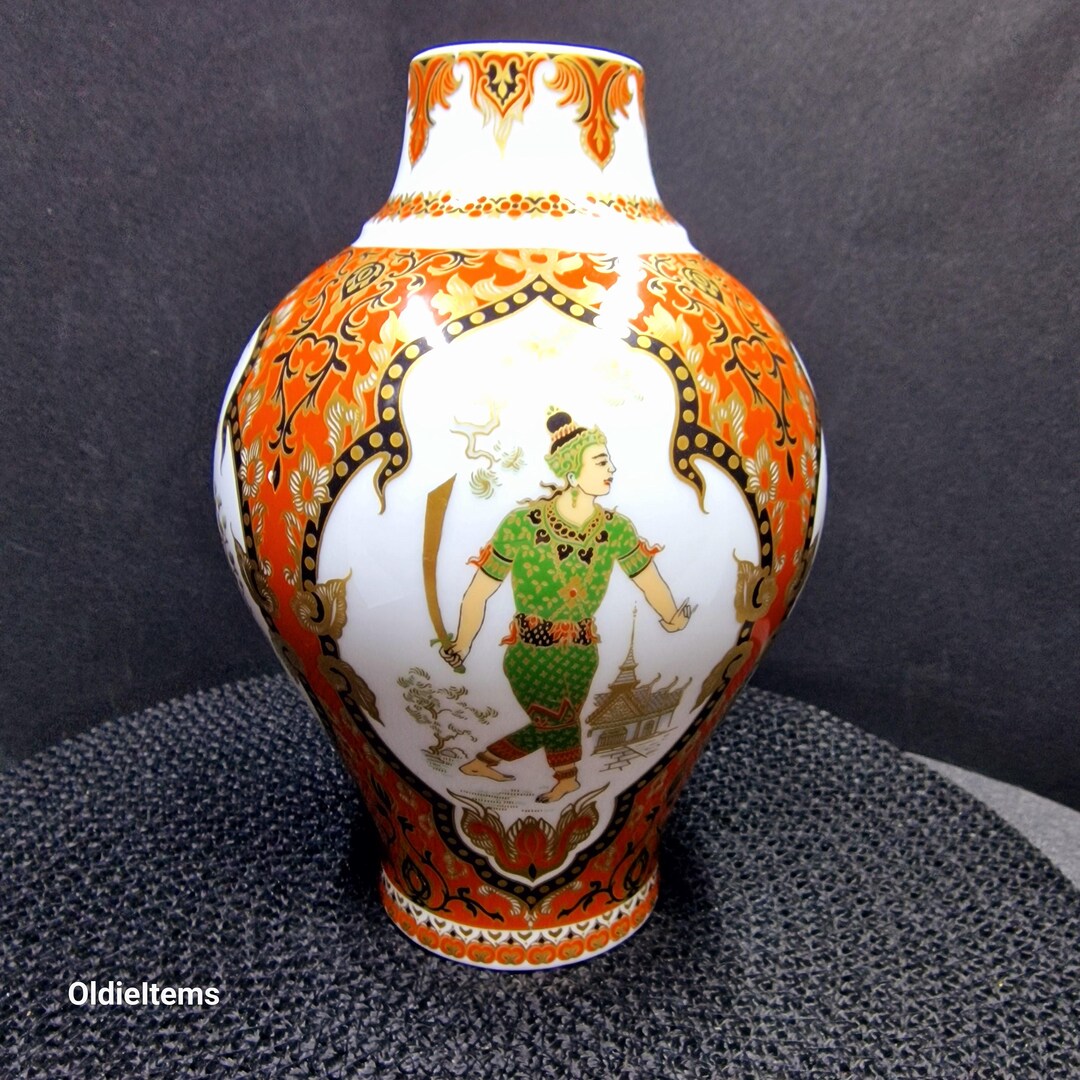 Vintage AK Kaiser Siam Porcelain Vase: Dancing Figures, Golden