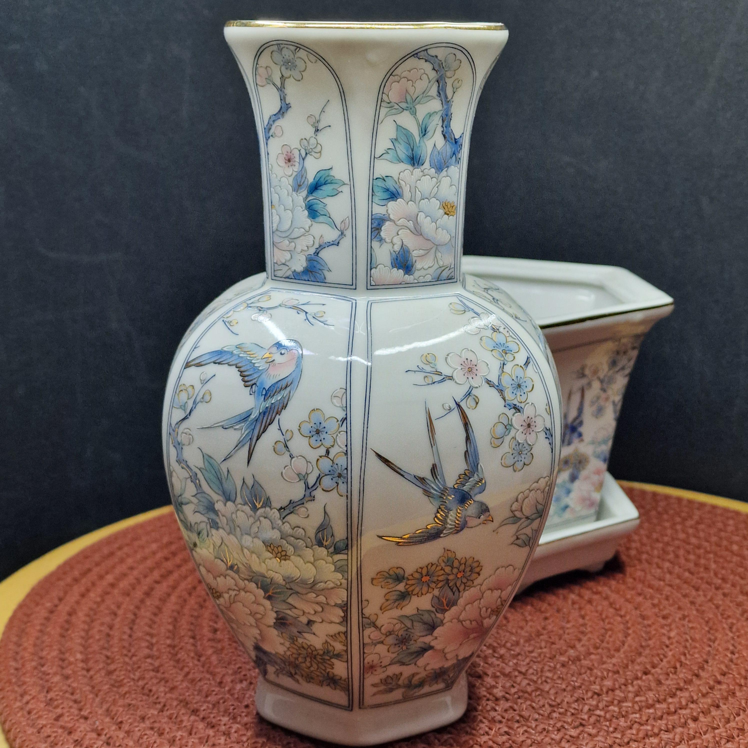 陶磁器製 花瓶 花と鳥の絵柄 ヴィンテージの白磁の花瓶：手描きの鳥と花のデザイン - Etsy 日本