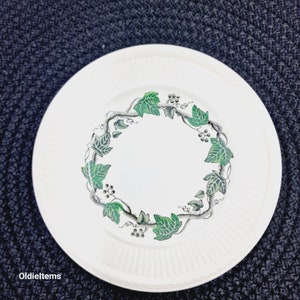 Vintage Wedgwood Stratford Plate: Green Leaves Motif (5 inch)