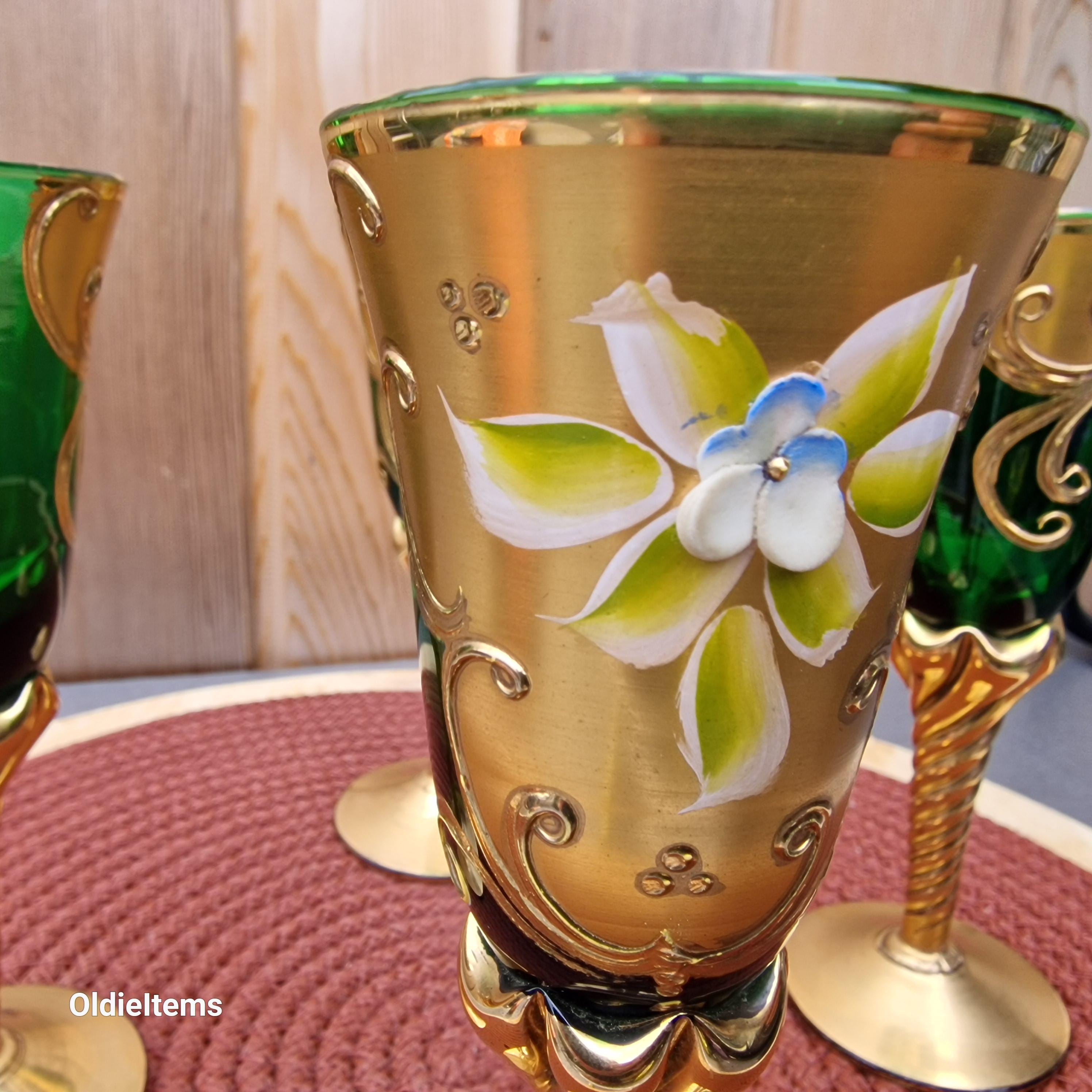 金箔押しムラーノワイングラス：グリーン＆ゴールドの花柄エンボス加工