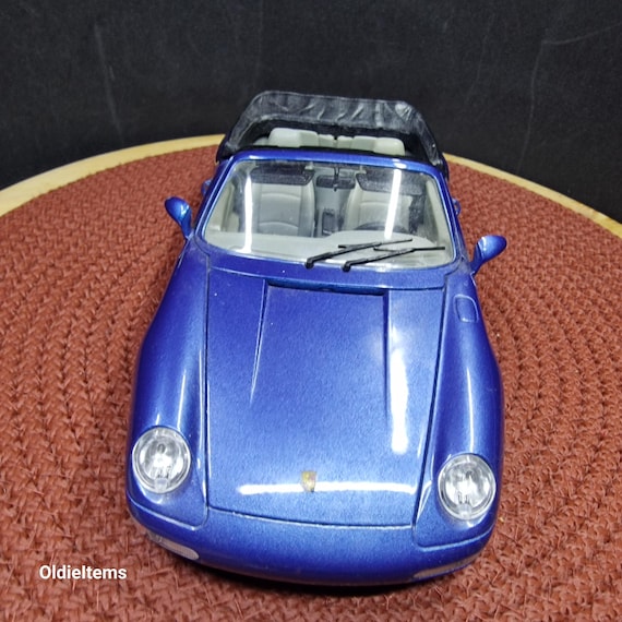Bburago ポルシェ 911 カレラ (1993) ブルー モデルカー 1/18 スケール