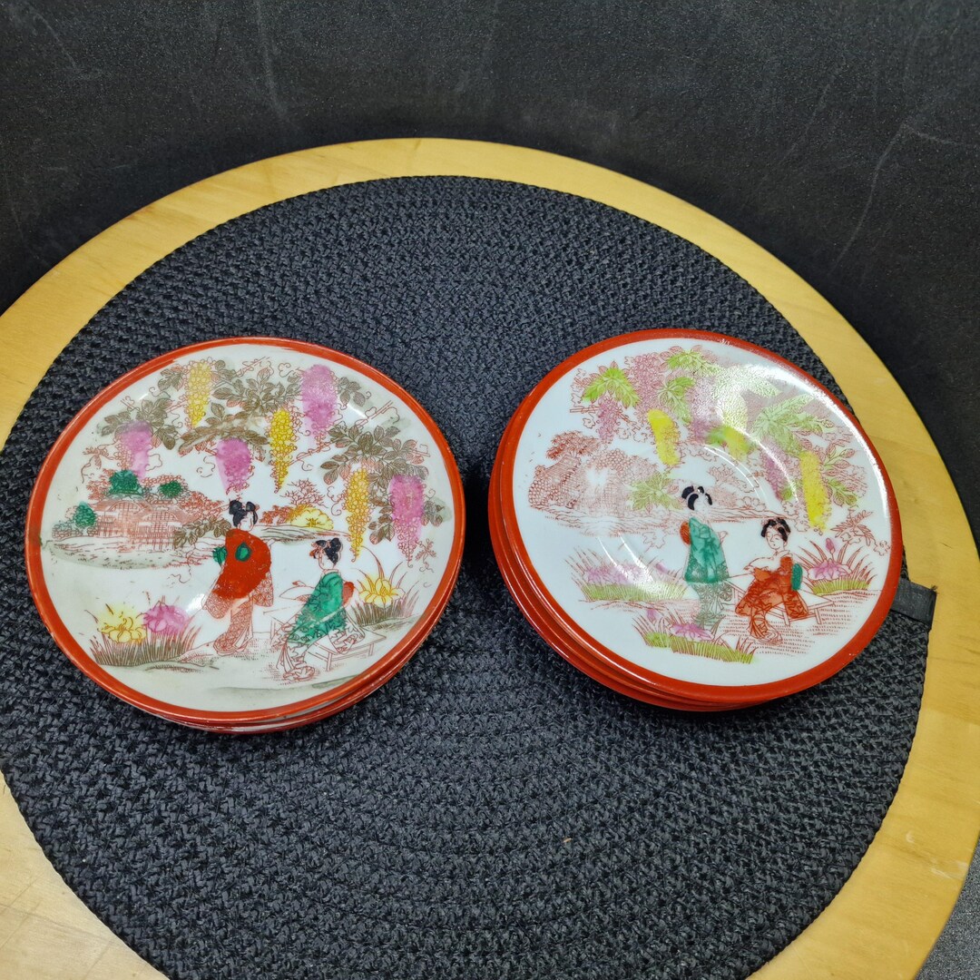 古い九谷焼です取りに来れるかた ヴィンテージ九谷焼 芸者皿 - 2種類、手描き、赤い縁取り。この