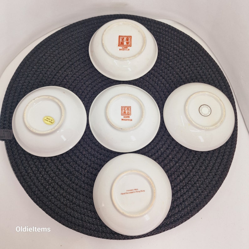 Soucoupe décorative vintage de 10 cm et 2,5 cm de profondeur dans différents modèles, fabriquée à Hong Kong image 3