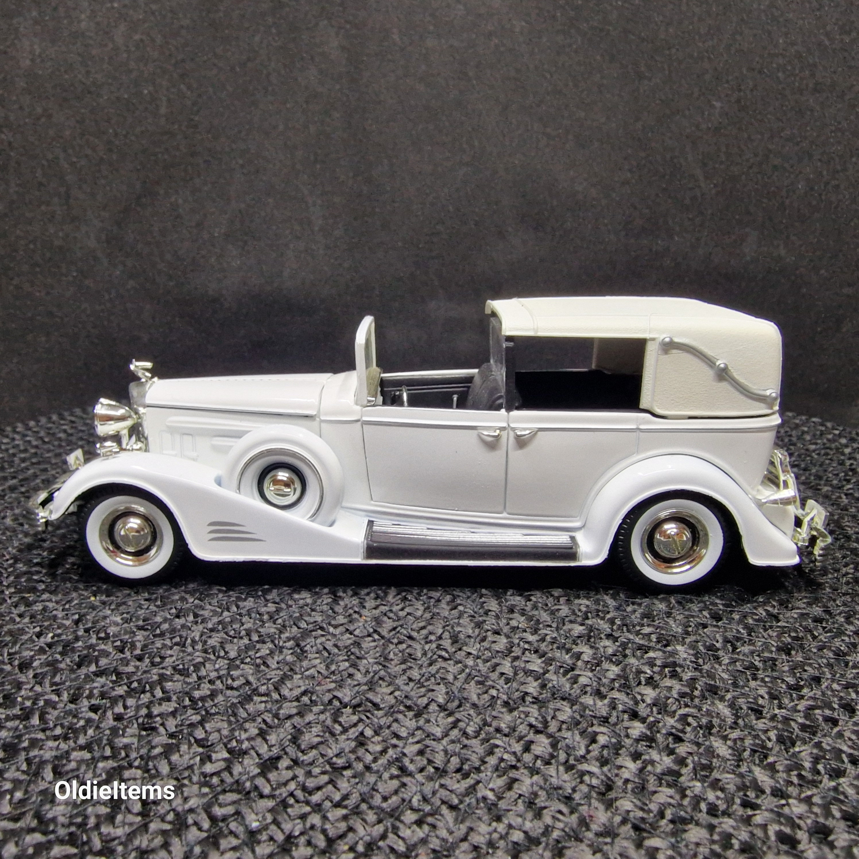 Cadillac Town Car 1933 ミニカー 未使用保管品 当時物 Cadillac Town Car 1933 ミニカー 未使用保管品 当時物 - メルカリ