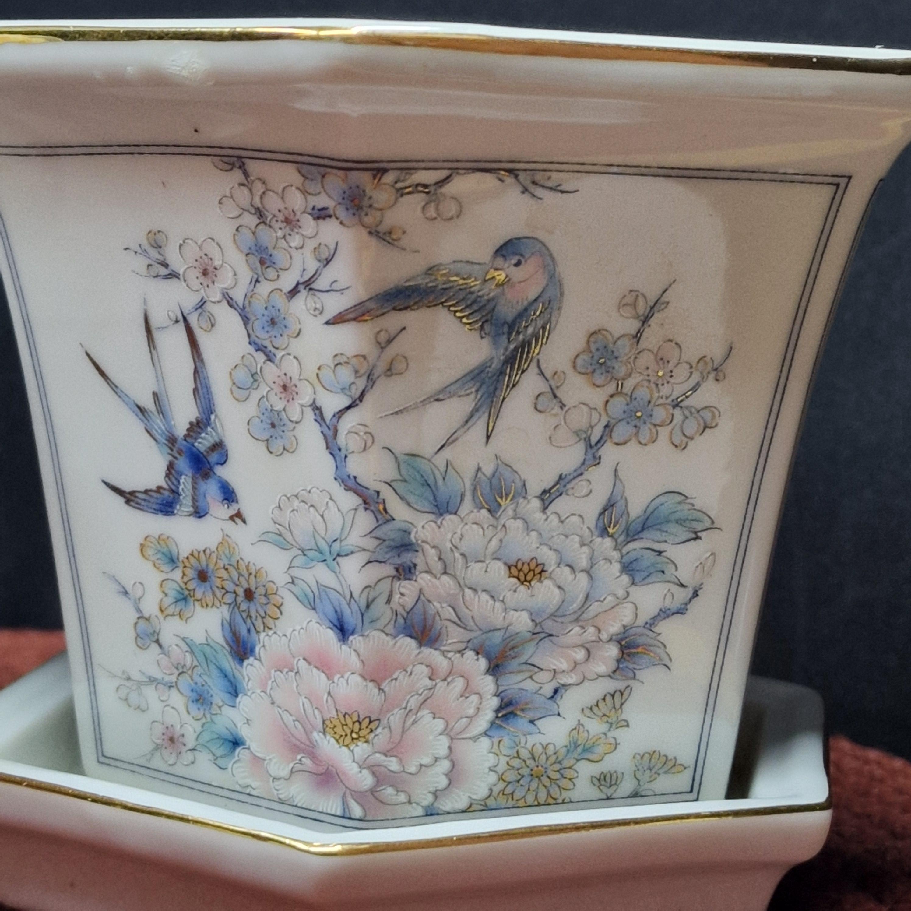 ヴィンテージの白磁の花瓶：手描きの鳥と花のデザイン - Etsy 日本
