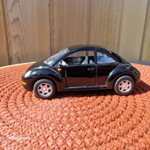 Burago Volkswagen New Beetle Cup Diecast Model Car (1/18 Scale) - Etsy