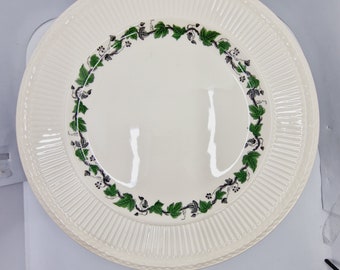 Vintage &quot;Stratford&quot; Wedgwood of Etruria & Barlaston, 32 cm, 12.3 inch Large Plate with Green Leaves Motifs. Used but in Good Condition.