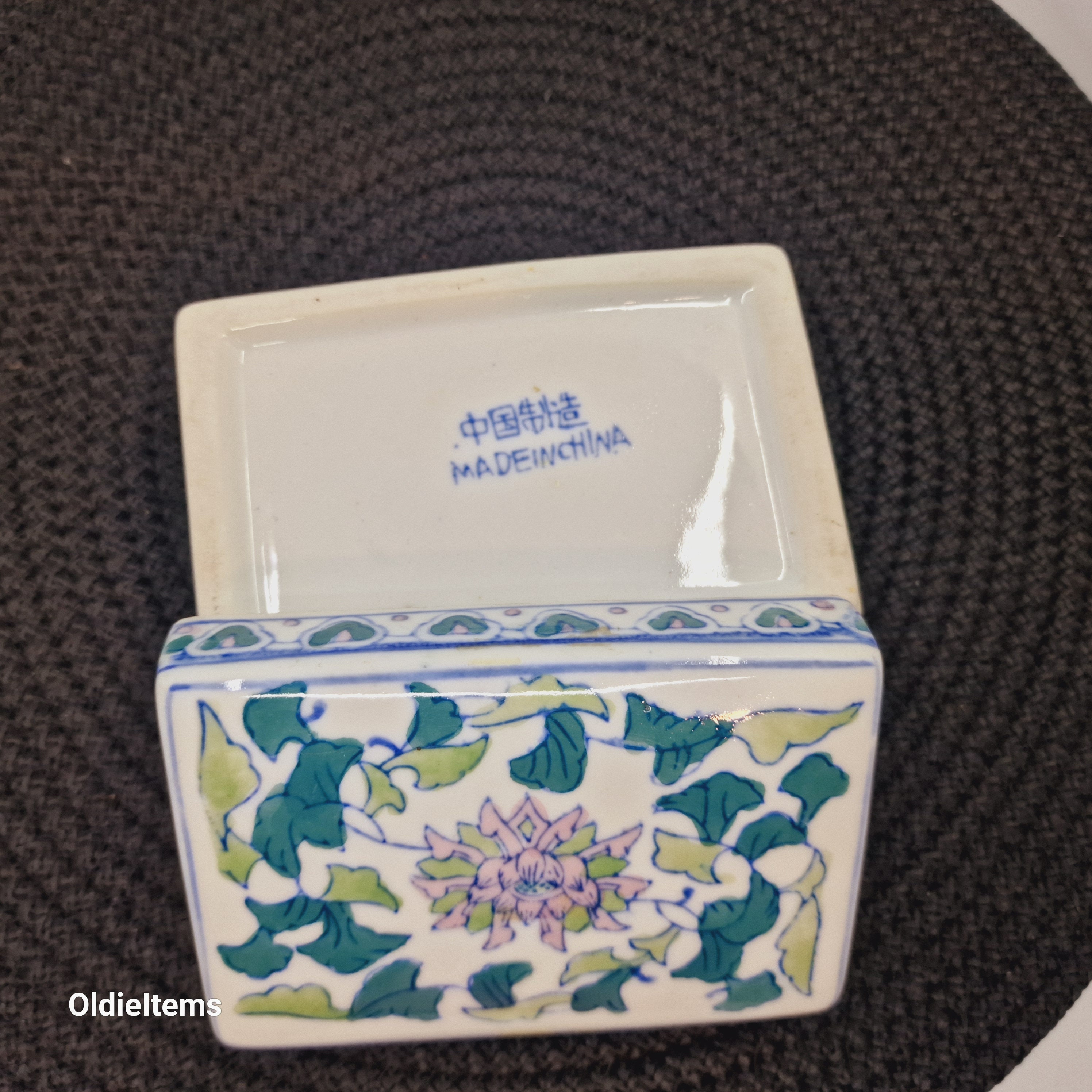 Boite à bijoux Chinoise ancienne Signée. porcelaine