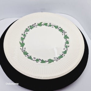 Vintage Wedgwood Stratford Plate: Large Green Leaves Motif (27 inch)