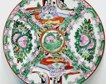 Assiette vintage chinoise de 19 cm verte rehaussée de roses et de motifs floraux avec des personnages