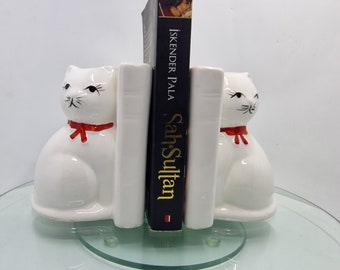 Bücherregalständer im Vintage-Stil mit Katzenfiguren, 13 cm Höhe, 10 cm Breite, 10 cm Tiefe in den Farben Ehite, Schwarz und Rot