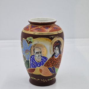 Japanese Porcelain Moriage Satsuma Vase height 9,5 cm, price per piece