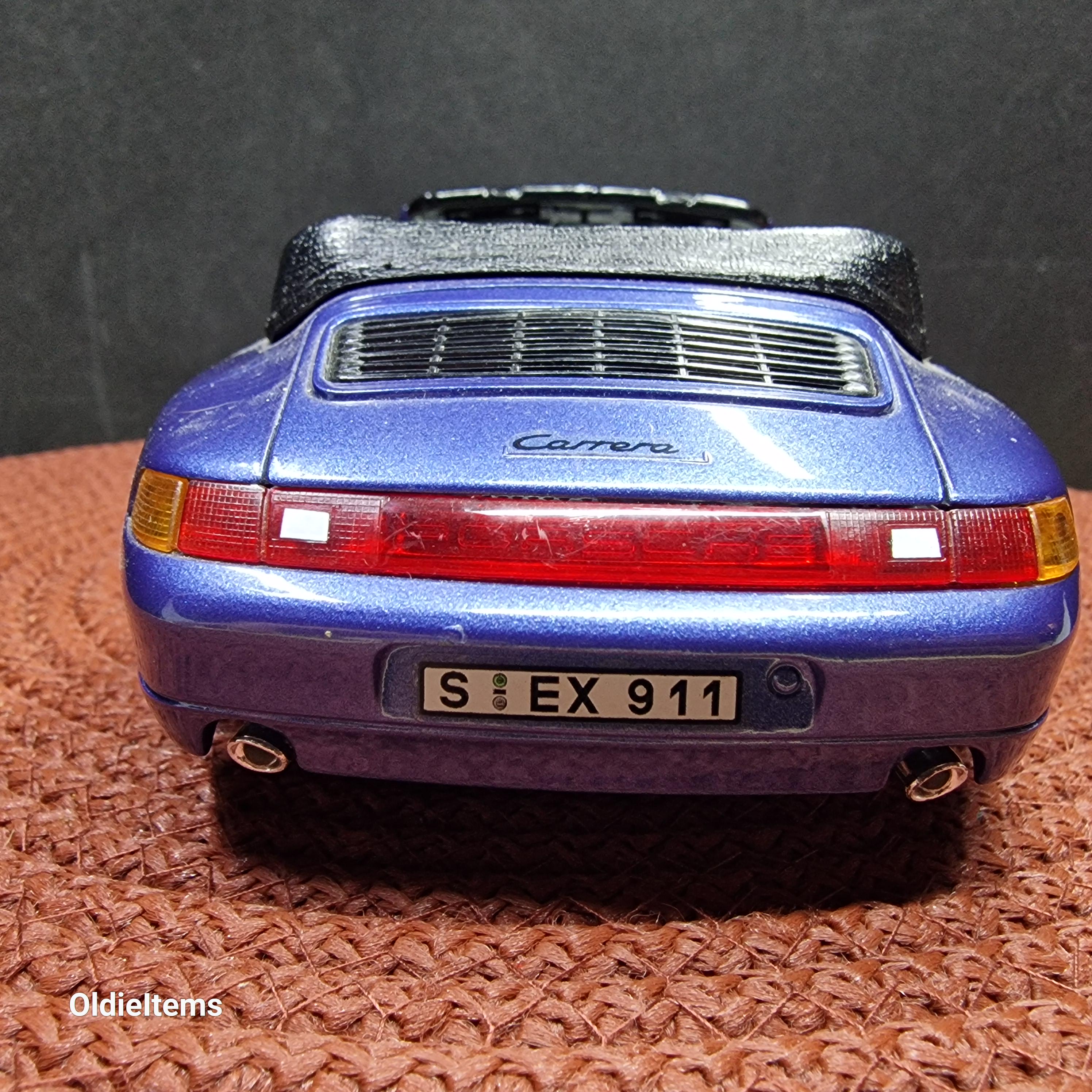 Bburago ポルシェ 911 カレラ (1993) ブルー モデルカー 1/18 スケール