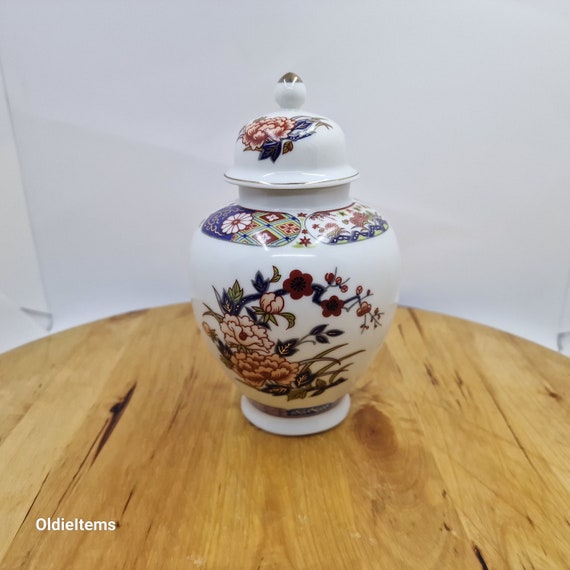 白伊万里焼 生姜壺：蓋付き花瓶（15cm） - Etsy 日本