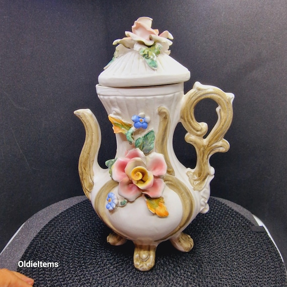 カポディモンテの花の貝殻の置物：本物のイタリア製磁器彫刻 - Etsy 日本