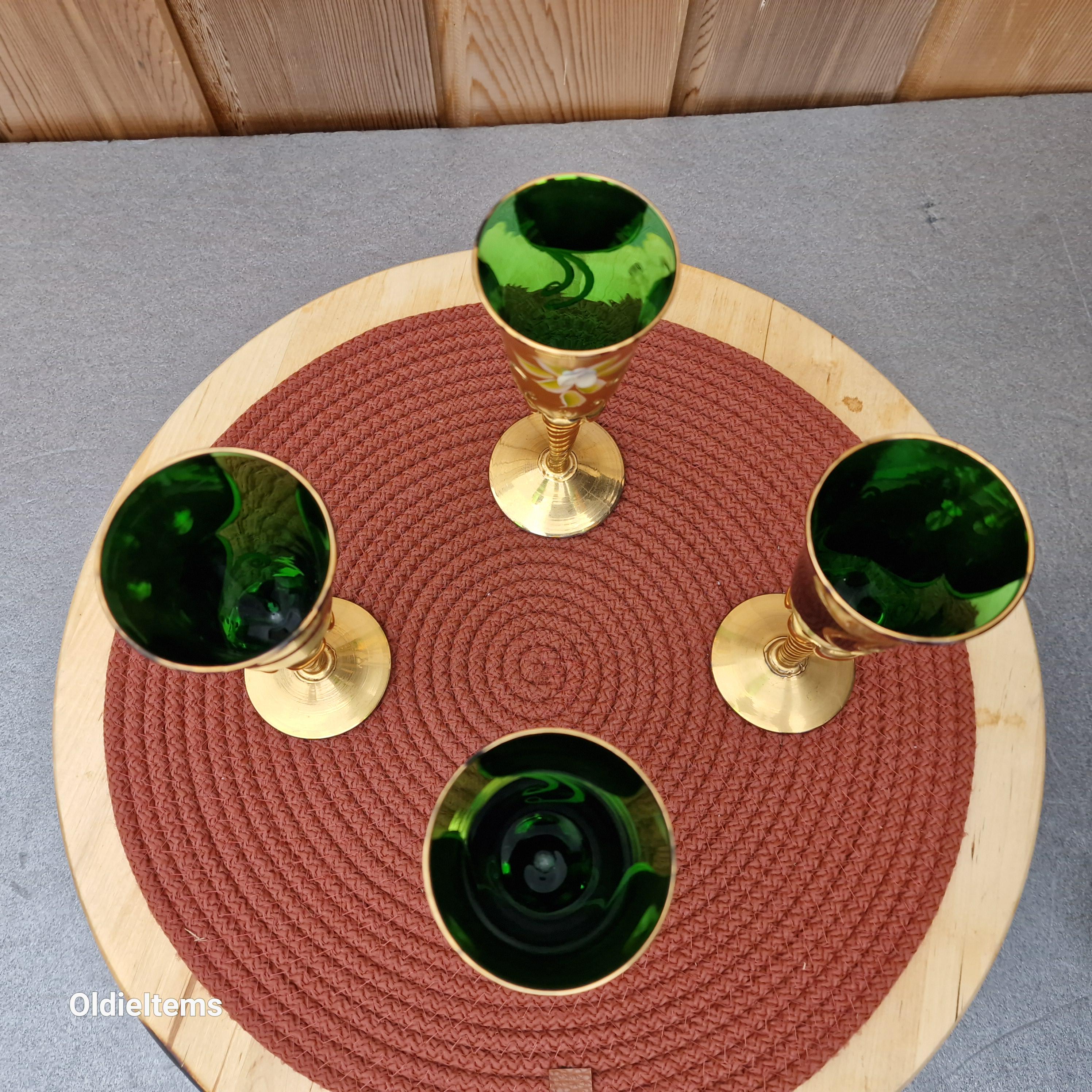 金箔押しムラーノワイングラス：グリーン＆ゴールドの花柄エンボス加工
