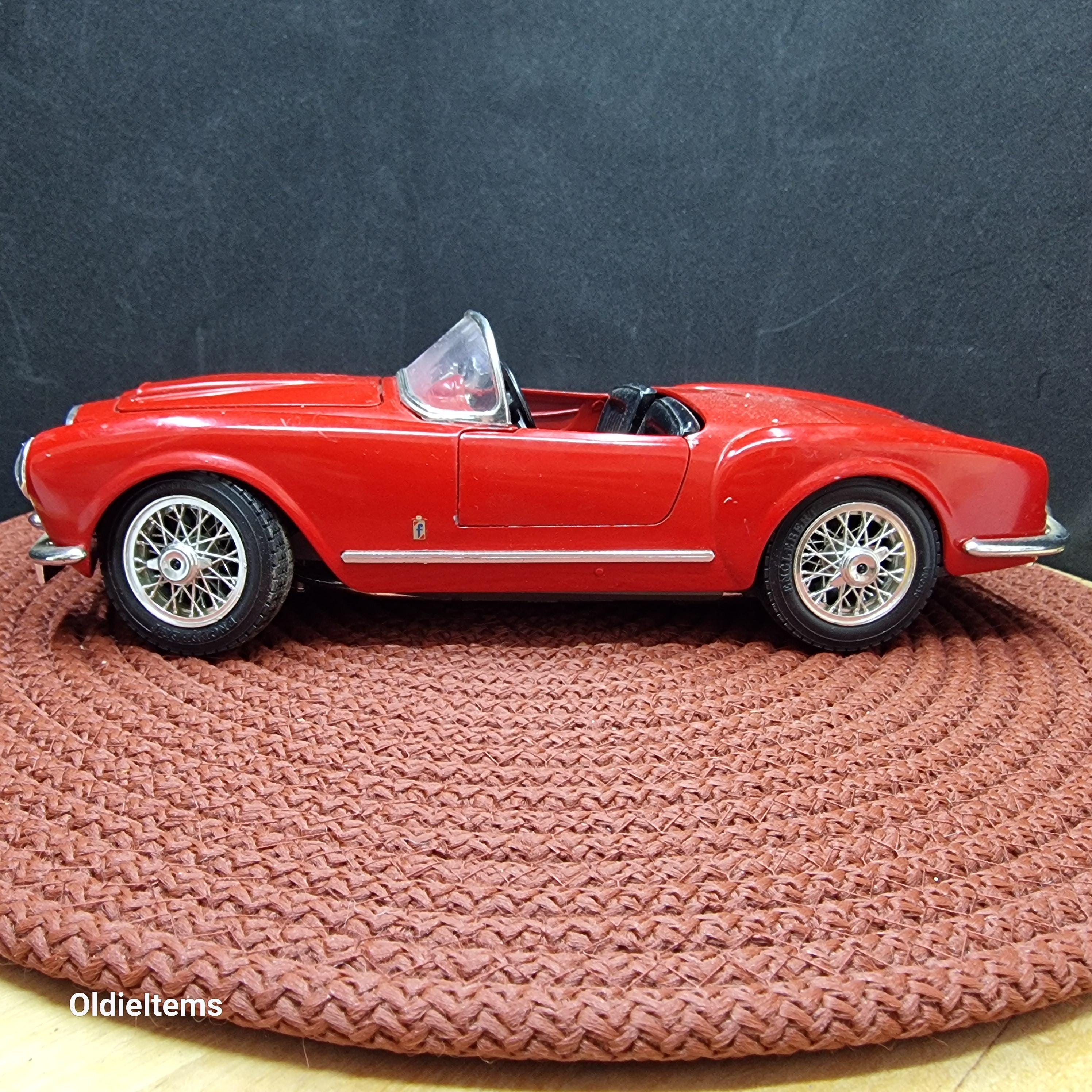Coche modelo Lancia Aurelia B24 Spider de 1955, modelo vintage - Main Image