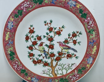 vintage marron légèrement en relief, motifs floraux ronds entourant des oiseaux sur des branches dans une assiette centrale de 26 cm, article de remplacement, objet de collection,