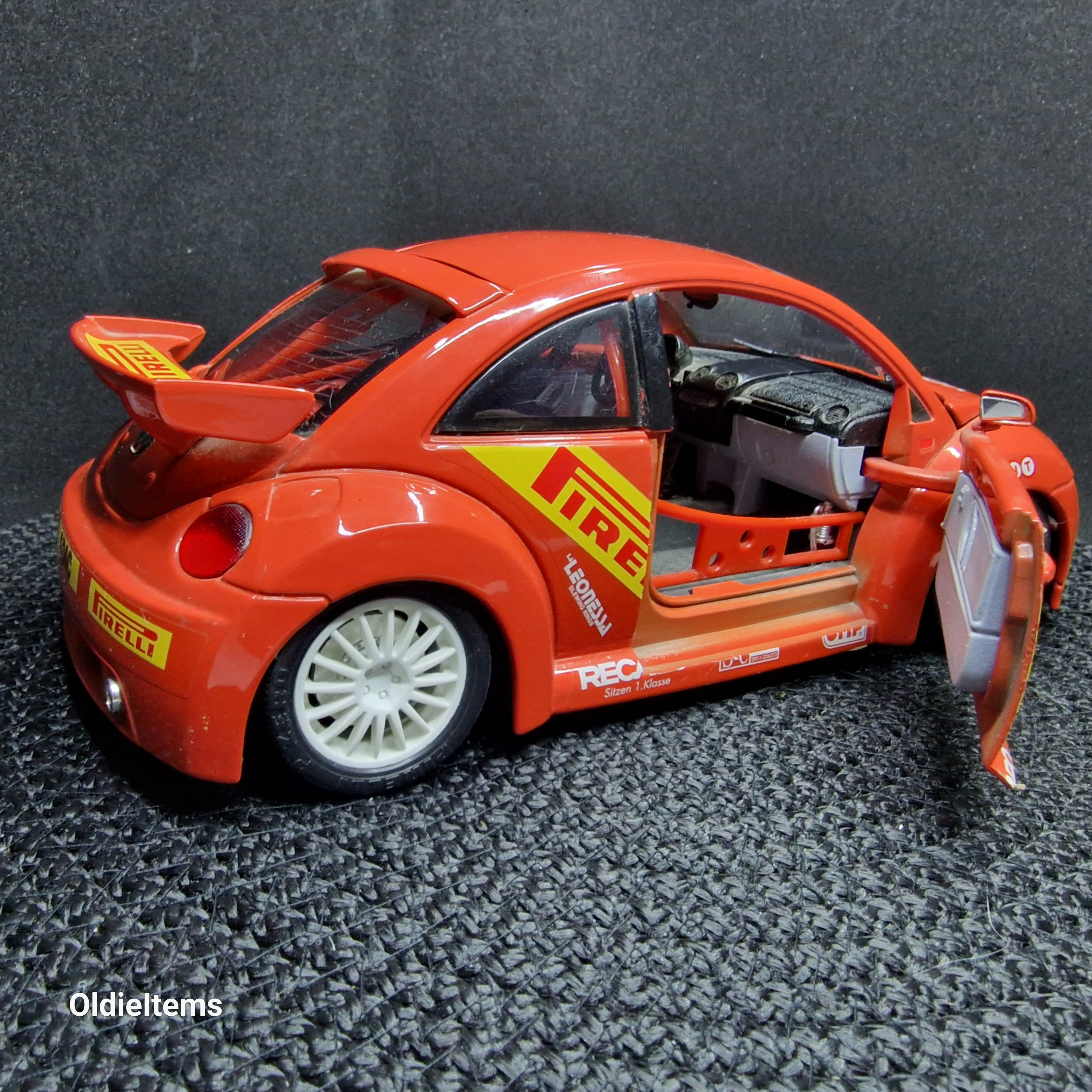 Burago Volkswagen New Beetle Cup Diecast Model Car (1/18